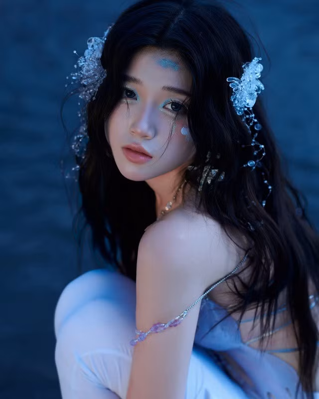 Với làn da trắng sáng, gương mặt thanh tú và nụ cười dễ mến, nàng hot girl Gen Z dễ dàng chiếm trọn trái tim của những người theo dõi.