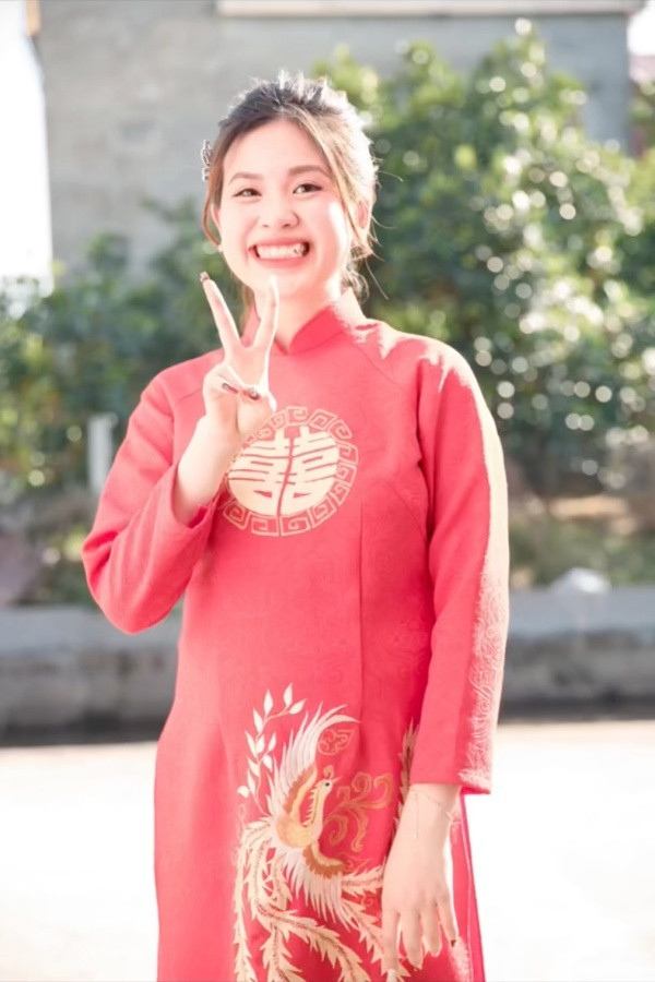 Trước ngày diễn ra hôn lễ cô dâu liên tục tự dặn lòng mình phải cười nhẹ nhàng để lên hình cho xinh. Thế nhưng, thực tế lại không như cô mong muốn.