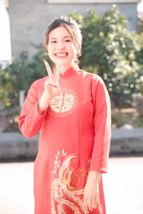 Trước ngày diễn ra hôn lễ cô dâu liên tục tự dặn lòng mình phải cười nhẹ nhàng để lên hình cho xinh. Thế nhưng, thực tế lại không như cô mong muốn.