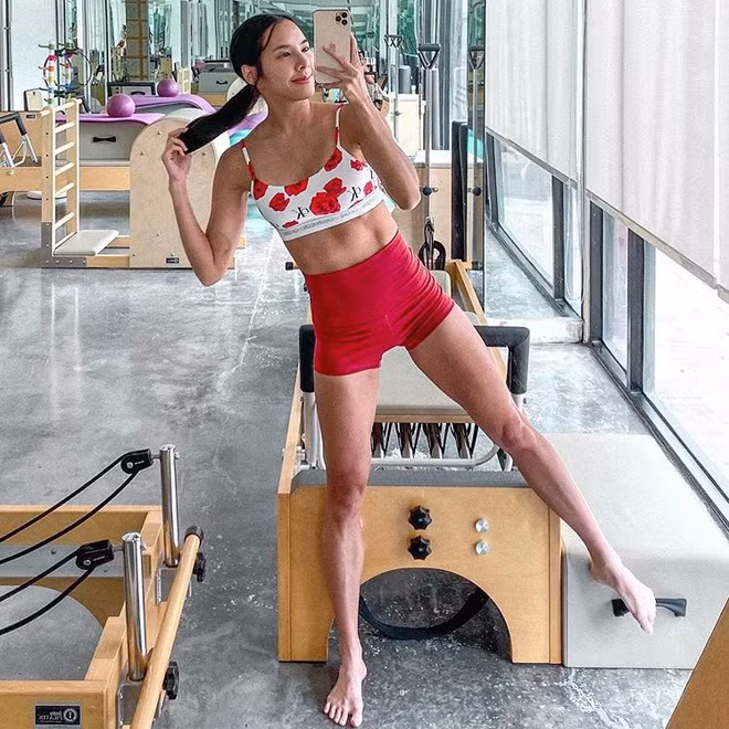 Không chỉ gây chú ý bởi ngoại hình nổi bật, Bebe còn là PT có lượng fan đông đảo khi luôn truyền năng lượng tích cực và chia sẻ nhiều bài tập bổ ích.