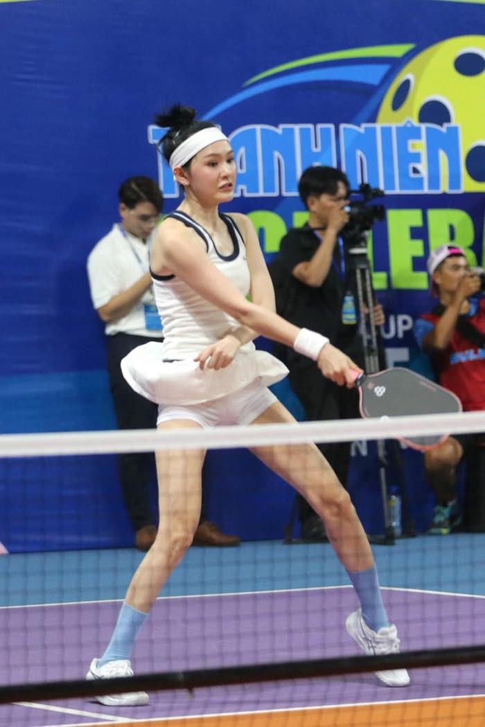 Trên thực tế, trang phục khi lên sân của Hiền Hồ không có gì phản cảm hay vượt quá giới hạn thường thấy trong thể thao.