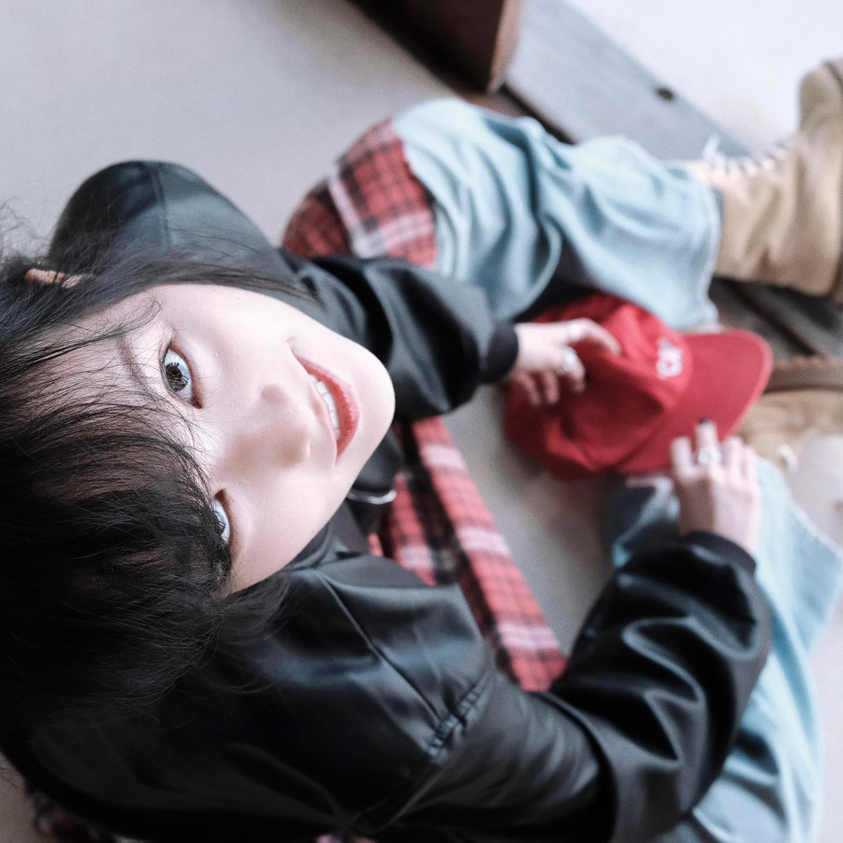 Trong 4 năm qua, Hải Tú và Sơn Tùng nhiều lần bị soi hint diện đồ đôi, ở chung nhà hay mới đây nhất bị fan bắt gặp đi chơi chung rất thân thiết nhưng cả hai không lên tiếng phản hồi về mối quan hệ.