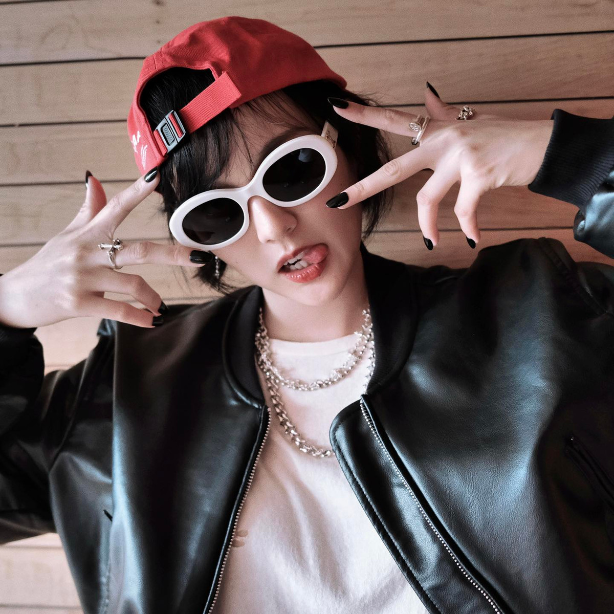 Trong một sự kiện xuất hiện cùng Hải Tú, Sơn Tùng gây chú ý khi công khai gọi "gà cưng" là "anh - mày".