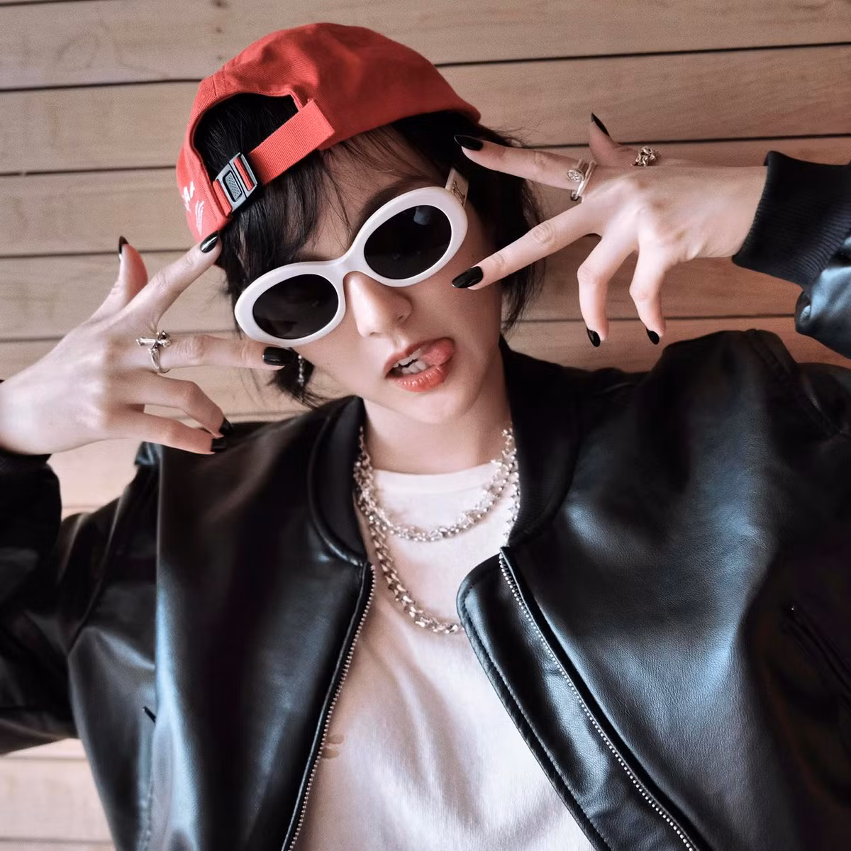 Trong một sự kiện xuất hiện cùng Hải Tú, Sơn Tùng gây chú ý khi công khai gọi "gà cưng" là "anh - mày".