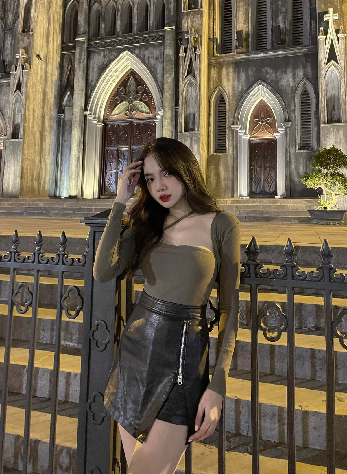 “Ngay từ khi biết BlackPink về Việt Nam biểu diễn mình đã tìm hiểu việc mua vé, ban đầu tưởng không mua được, phải đu idol online nào ngờ gần tới ngày diễn, mình được một người bạn nhường vé cho nên được tận hưởng không khí âm nhạc tuyệt vời này”, Quỳnh Trang nói.