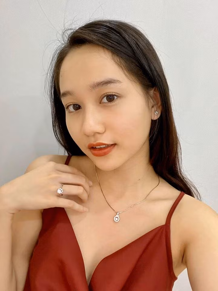 Trên trang cá nhân có hơn 150.000 người theo dõi, Trúc Anh thường chia sẻ những khoảnh khắc đời thường trong sáng.