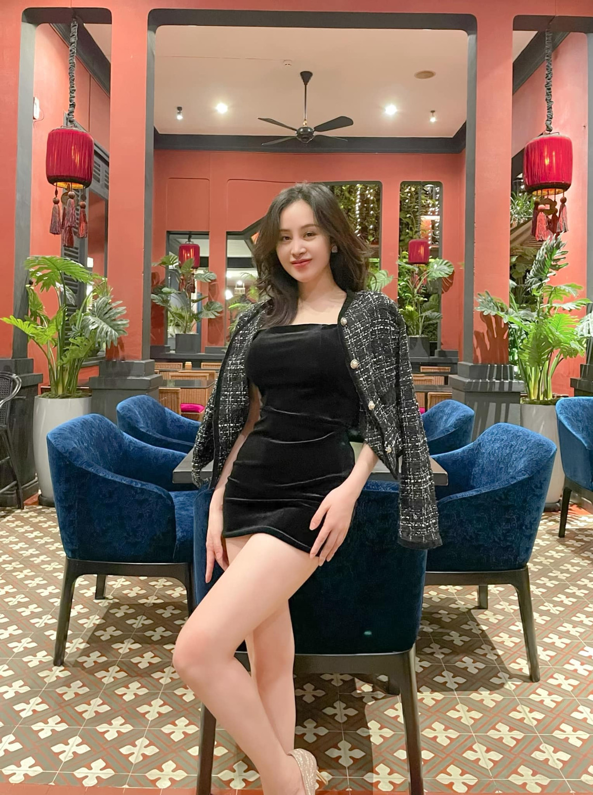 Nói về mối quan hệ tình cảm hiện tại, bà Tưng cho biết bản thân chưa yêu ai. Cô nàng tự nhận mình khá thân thiện và vui tính nhưng trái tim không biết sao khó rung động.