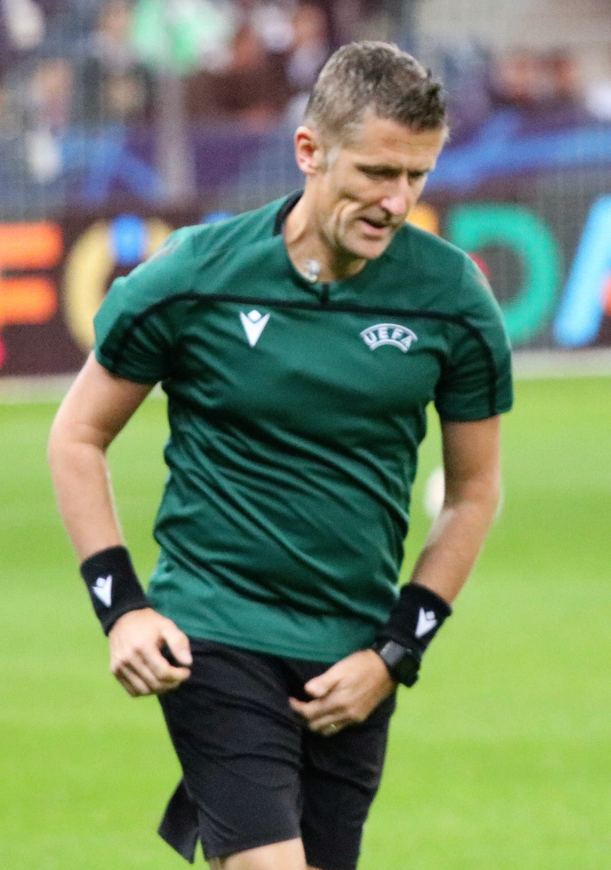 Ông Orsato được đánh giá là nghiêm khắc, thường rút thẻ vàng khoảng 4-6 lần hoặc thậm chí nhiều hơn trong các trận đấu. Hai trận gần nhất mà "vị vua áo đen" này cầm còi là trận Roma gặp Lazio (Serie A) và Porto gặp Atletico Madrid (Champions League) có tổng cộng 10 thẻ vàng được rút ra.