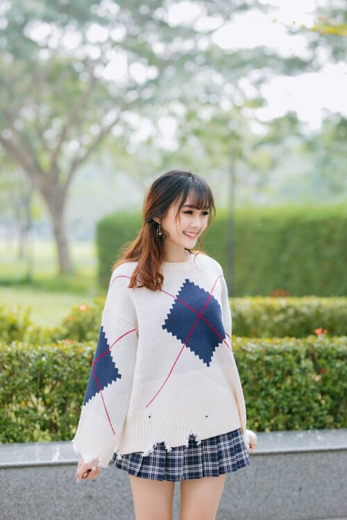 Hạ Thảo từng mơ ước được trở thành diễn viên chuyên nghiệp và mong muốn theo học tại trường sân khấu điện ảnh.