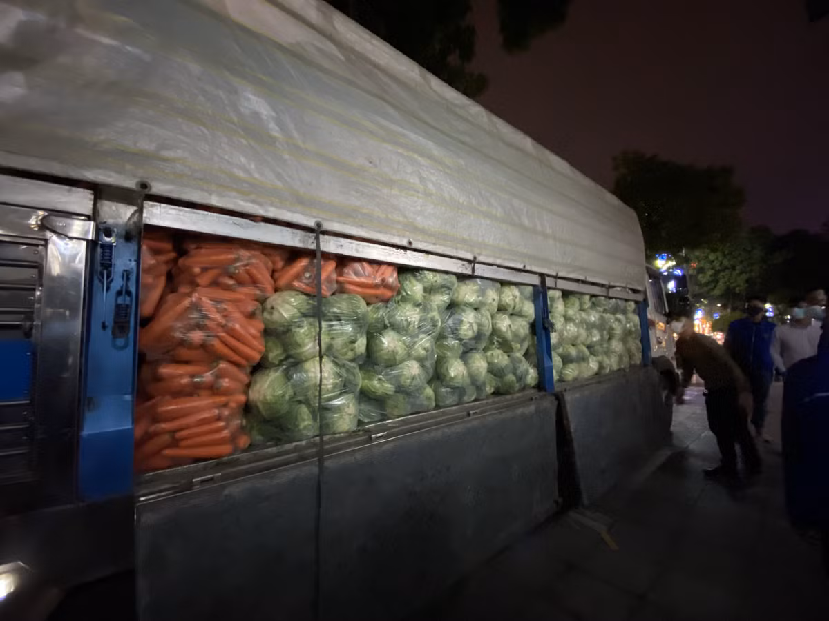 Do ảnh hưởng của dịch bệnh COVID-19, hàng nghìn tấn rau, củ quả, hoa màu và thực phẩm của người dân tỉnh Hải Dương đến vụ thu hoạch mà không tiêu thụ được. Nhằm san sẻ và hỗ trợ người nông dân, các cấp bộ Đoàn Thủ đô đã kịp thời triển khai nhiều hoạt động thiết thực để chung tay giải cứu nông sản Hải Dương.