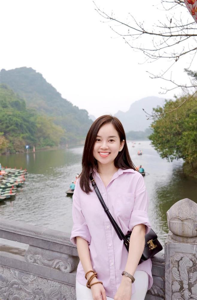 Mới đây trên trang cá nhân, Ly Kute gây chú ý lớn khi xả loạt ảnh trong chuyến du xuân đầu năm. Đồng hành cùng hot mom là những người đồng nghiệp, bạn bè thân thiết.