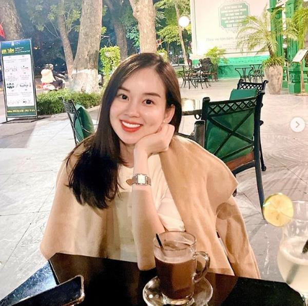 Bước vào tuổi 33, ngoài công việc kinh doanh gặt hái được nhiều thành công, nhan sắc của Ly Kute cũng ngày càng thăng hạng.