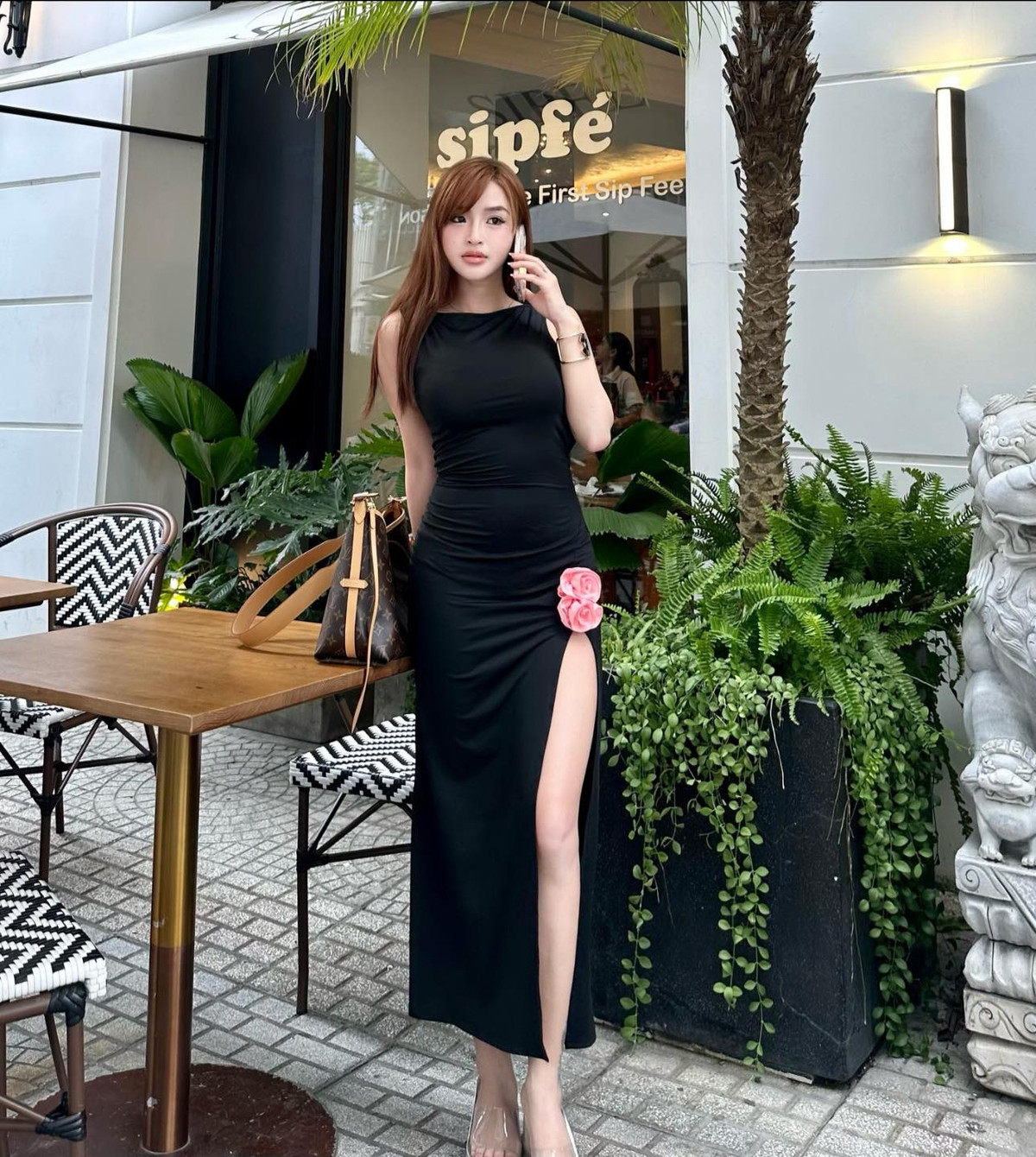 Cùng với đó, khi bị hỏi xinh đẹp, quyến rũ như vậy, đã "trap" bao nhiêu người rồi, nàng game thủ chỉ nhẹ nhàng rằng: "Có tư tưởng chơi đùa như thế thì sau này mình đến với ai người ta sẽ “trap” lại mình đấy. Đã yêu thì cũng nên thật lòng một chút. Kẻ tổn thương lại muốn làm tổn thương người khác à. Không được như mình muốn đâu. Nghiệp đấy!".