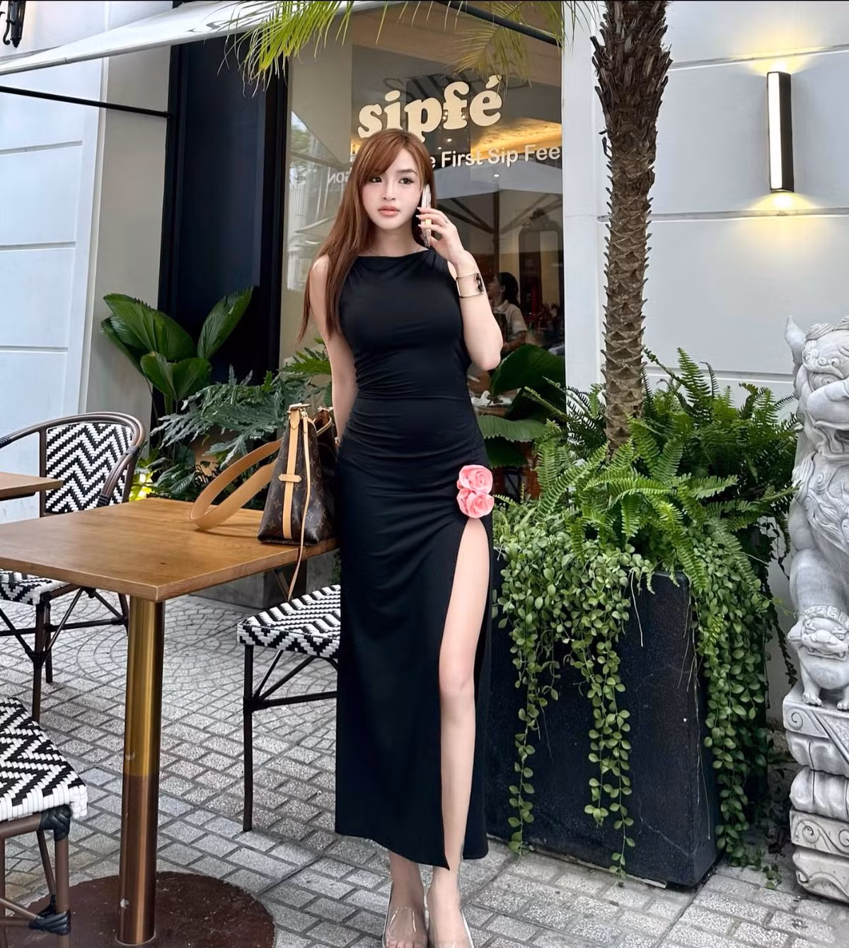 Cùng với đó, khi bị hỏi xinh đẹp, quyến rũ như vậy, đã "trap" bao nhiêu người rồi, nàng game thủ chỉ nhẹ nhàng rằng: "Có tư tưởng chơi đùa như thế thì sau này mình đến với ai người ta sẽ “trap” lại mình đấy. Đã yêu thì cũng nên thật lòng một chút. Kẻ tổn thương lại muốn làm tổn thương người khác à. Không được như mình muốn đâu. Nghiệp đấy!".