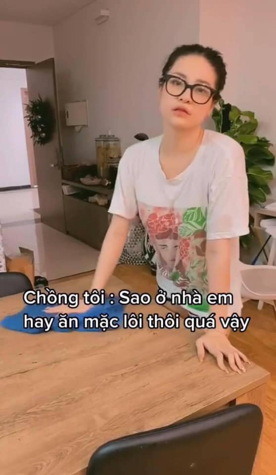 Lộ mặt vợ trẻ "biến hình" quyến rũ dọn nhà gây sốt mạng Lo mat vo tre