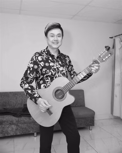 Giữa mất mát vô cùng to lớn khi NS Chí Tài đột quỵ qua đời, nhiều nghệ sỹ, người nổi tiếng cùng cư dân mạng đã đồng loạt gửi những dòng tiễn biệt xót xa tới danh hài đáng kính.