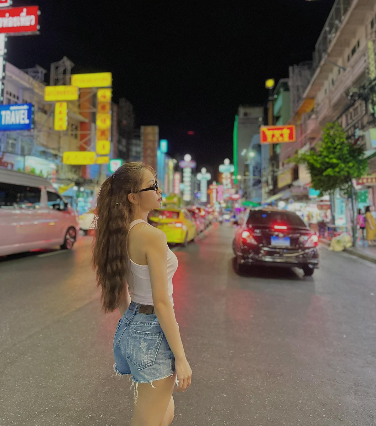 Trang điểm kĩ lưỡng, "lên đồ" chỉn chu, Nhật Lê vẫn là cô gái với dung mạo xinh đẹp như hoa. Có thể thấy, "bóng hồng" từng nổi rần rần làng bóng đá không thay đổi quá nhiều sau nhiều năm.