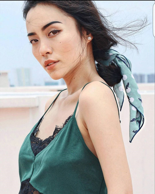 Story kể trên của Hà Trúc cũng bị cô nàng liệt kê vào story chửi nên tự nộp phạt luôn.