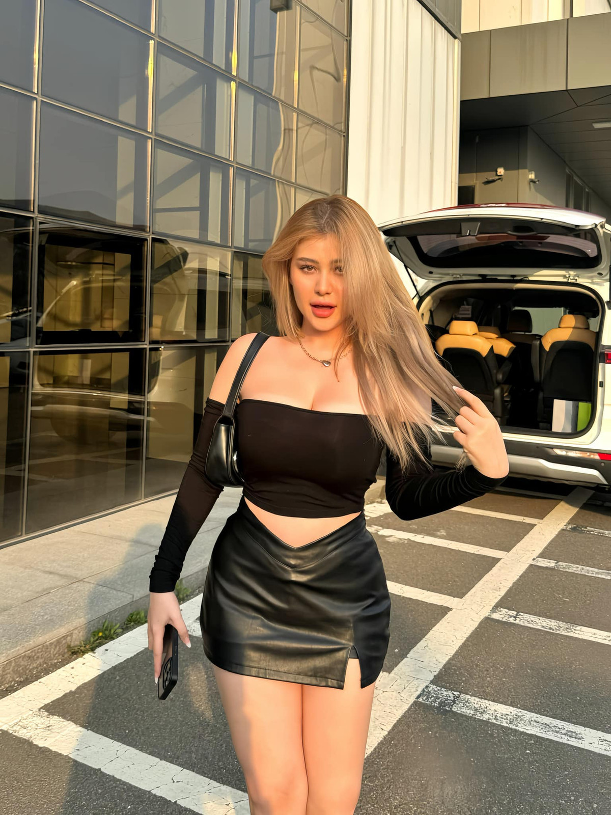 Hiện tại dù là mẹ đơn thân nhưng Sunna vẫn luôn tích cực, lạc quan và có cuộc sống vui vẻ bên cạnh con gái.