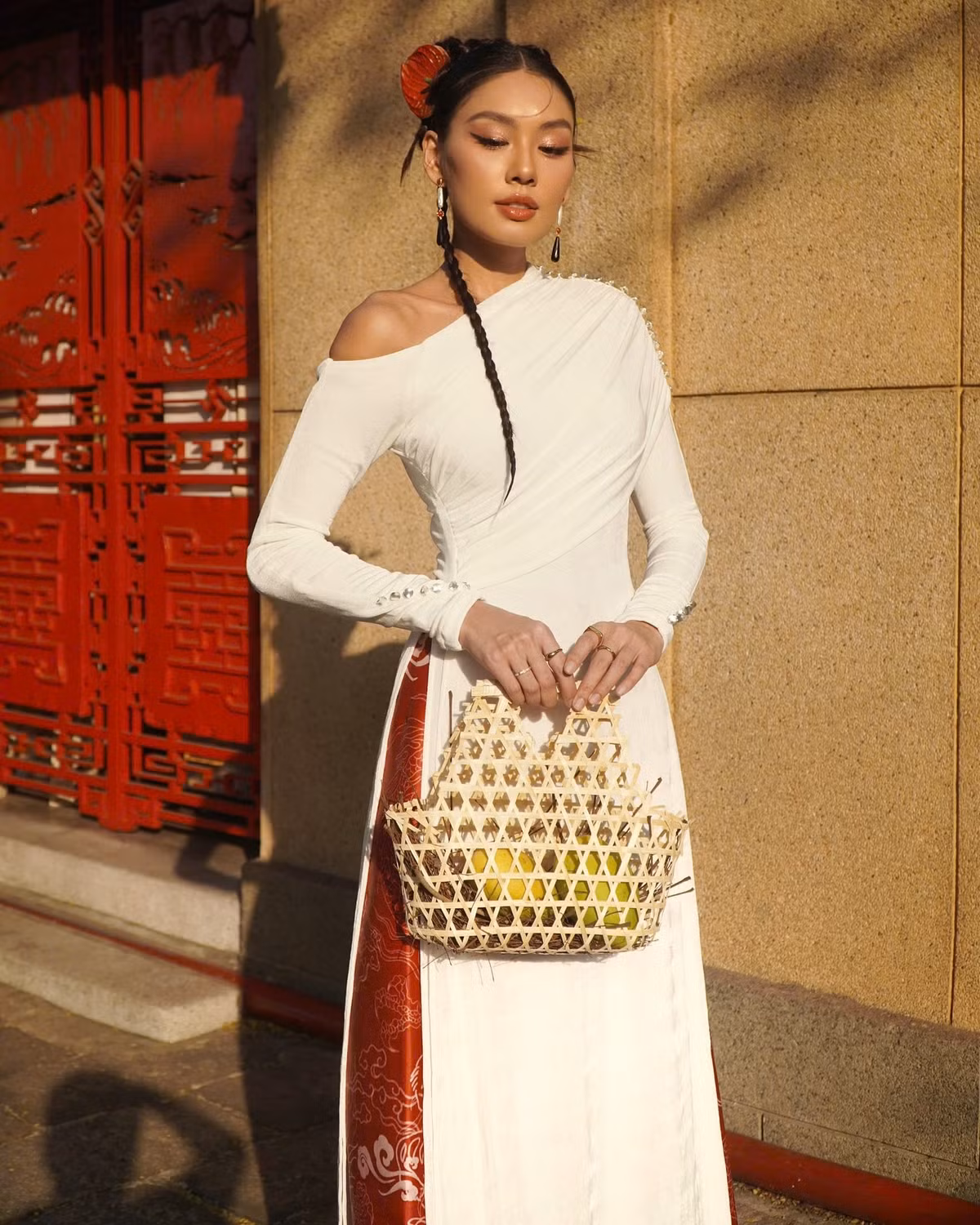 Nữ rich kid Thảo Nhi Lê diện áo dài trước Tết.