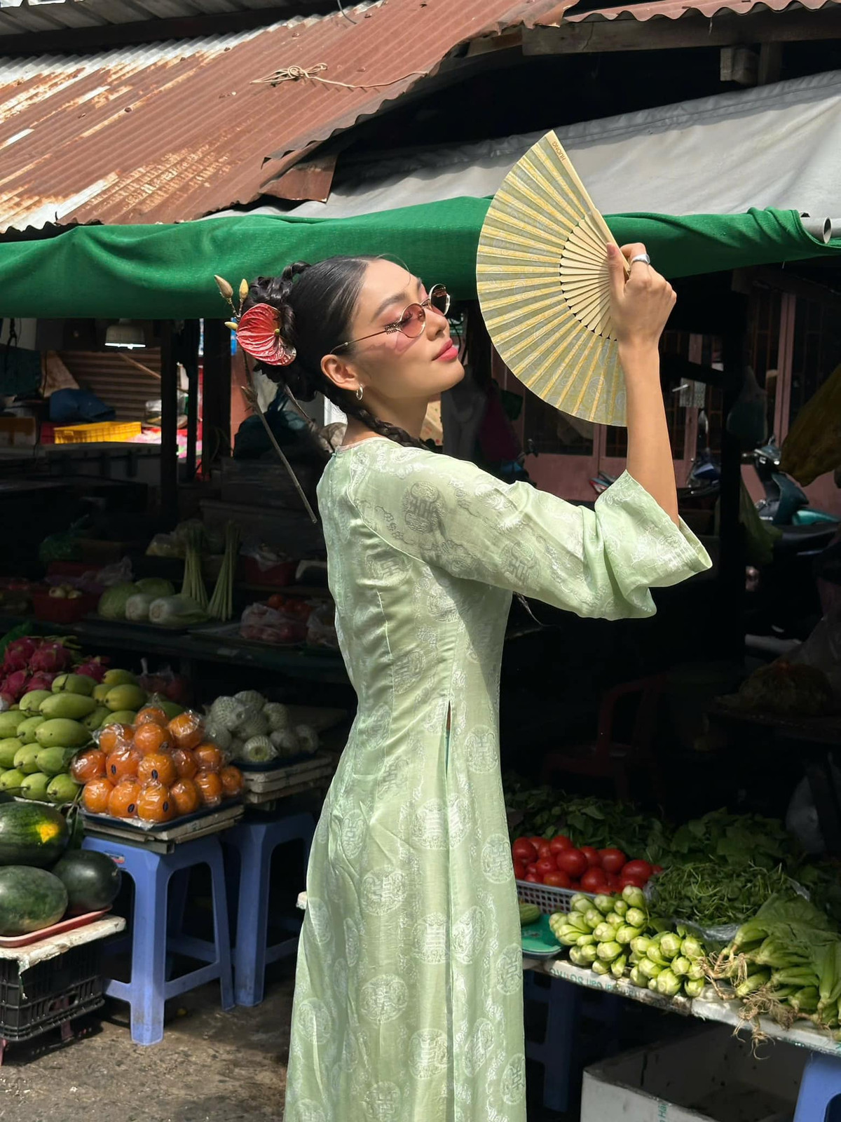 Nếu để ý kĩ guu thời trang của Thảo Nhi Lê, chắc hẳn nhiều fan của cô nàng sẽ nhận ra không có bất cứ bộ đồ nào làm khó được nữ rich kid.