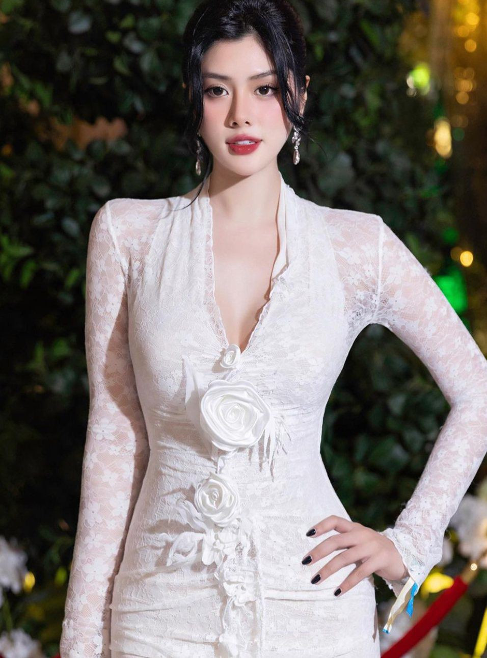 Bên cạnh đó, Huỳnh Tiên từng được biết đến là một trong những gà cưng của ông bầu Vũ Khắc Tiệp năm 17 tuổi. Cô nàng gây ấn tượng bằng gương mặt đẹp và thân hình vô cùng nuột nà.