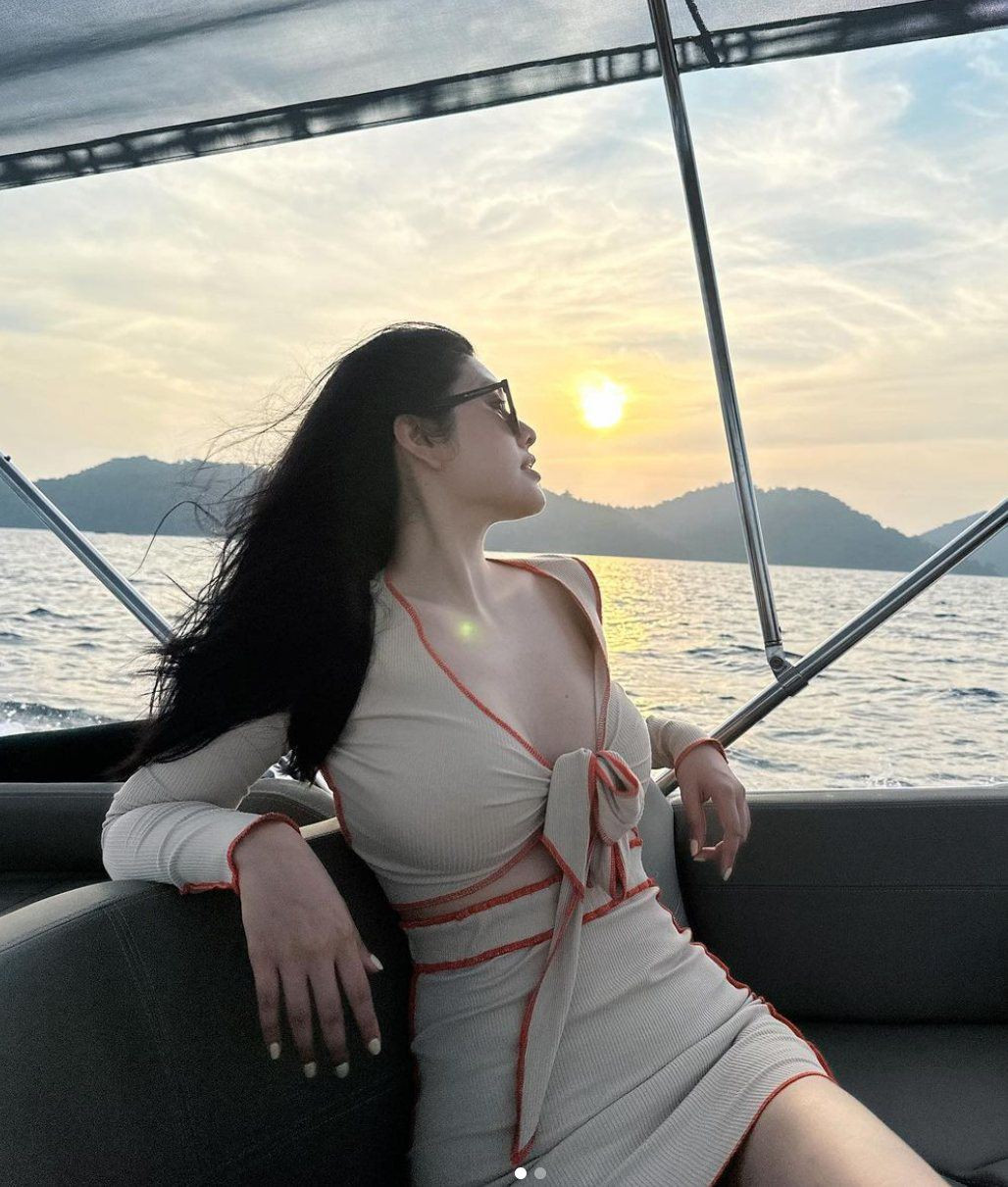 Sau một thời gian mối lương duyên giữa Huỳnh Tiên và ông bầu Vũ Khắc Tiệp đứt gánh giữa đường. Cô nàng rich kid này đã rời công ty để tự tìm hướng đi riêng cho mình.