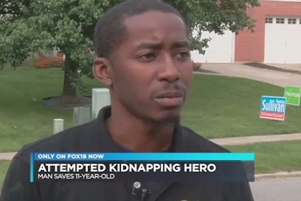 Thay khau hinh mieng cua be gai, nguoi dan ong nhan ra dieu bat thuong