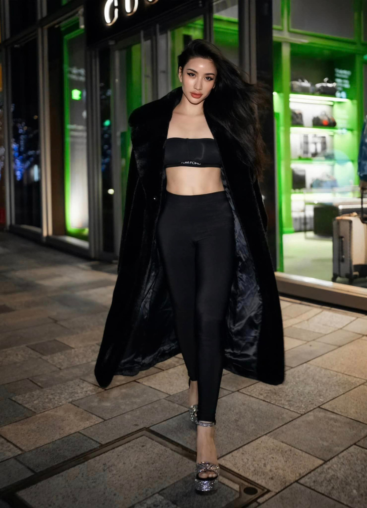 Cựu hot girl đình đám một thời vẫn thường chăm khoe dáng trên MXH với những bộ bikini cắt xẻ táo bạo, cực chiến.