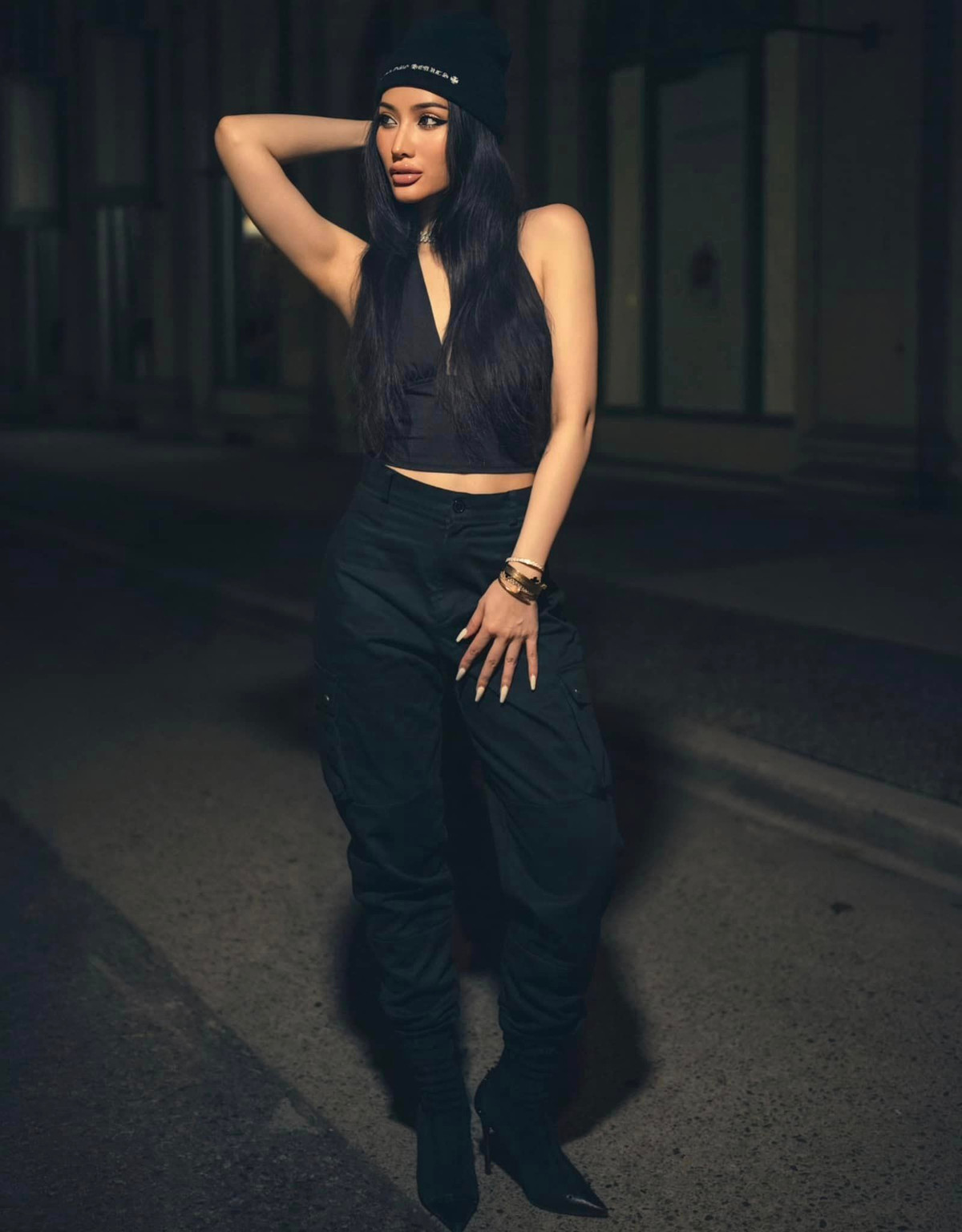 Không thua kém gì lúc trẻ, Meo Meo hiện tại vẫn ghi điểm với phong cách thời trang sành điệu, hợp mốt và ngập tràn hàng hiệu.