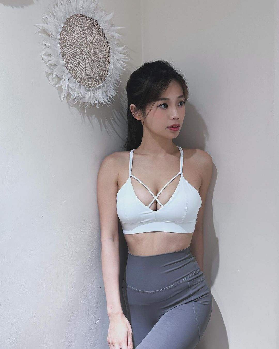 Guo Yaqi (Niki) là huấn luyện viên yoga ở Trung Quốc. Cô được truyền thông lẫn người hâm mộ ưu ái gọi là "nữ thần yoga" khi sở hữu nhan sắc ngọt ngào, vóc dáng nóng bỏng.