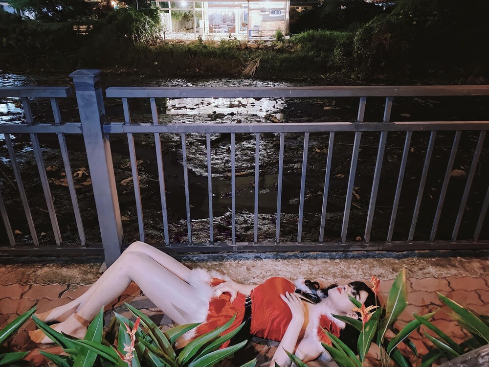 Đức Bo rất chịu lăn xả để cho ra những bức ảnh để đời mùa Giáng sinh năm nay.