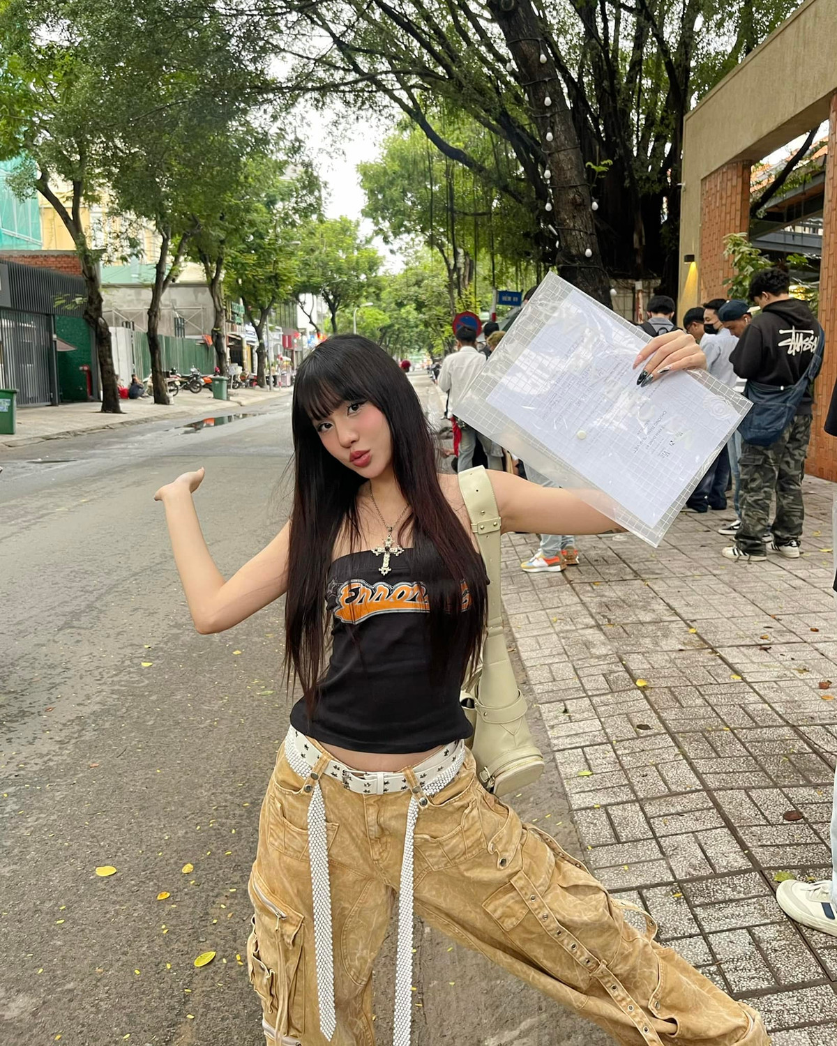 Phong cách thời trang cá tính, gợi cảm cũng giúp Saabirose khoe trọn lợi thế hình thể.