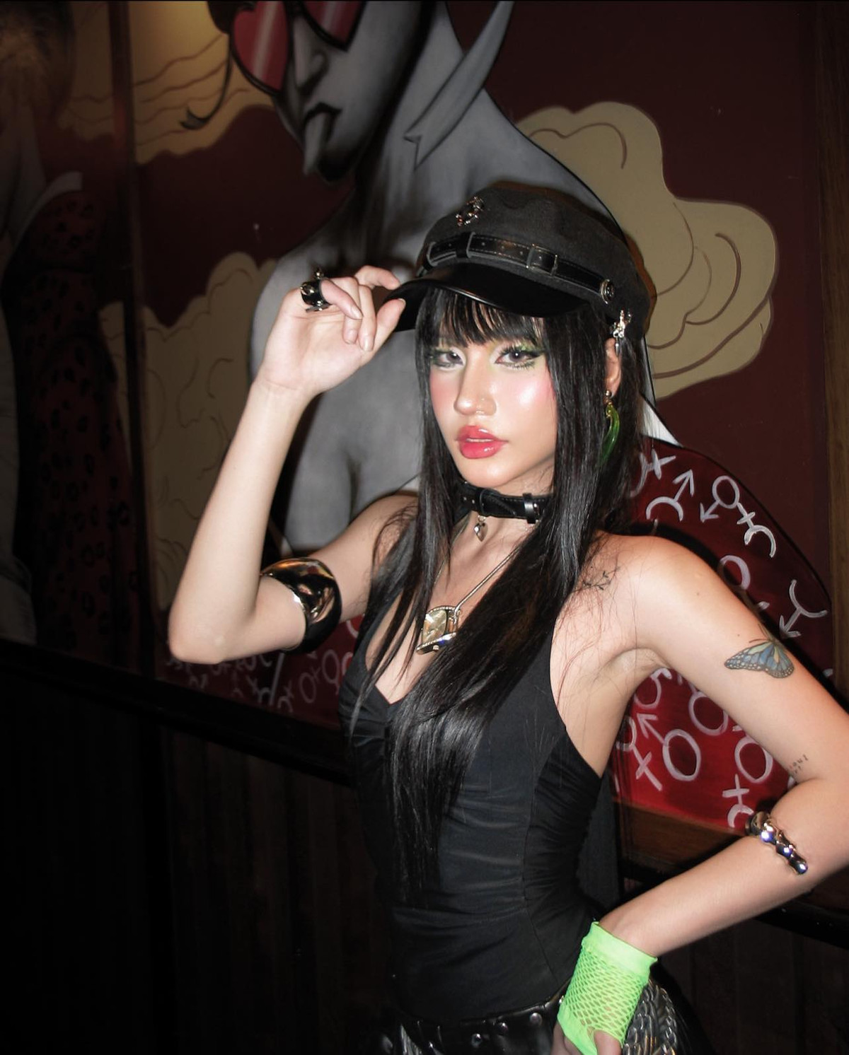 Trên các nền tảng mạng xã hội cá nhân, Saabirose thường xuyên cập nhật khoảnh khắc đời thường, đi cafe, ảnh đường phố, các chuyến du lịch biển,...