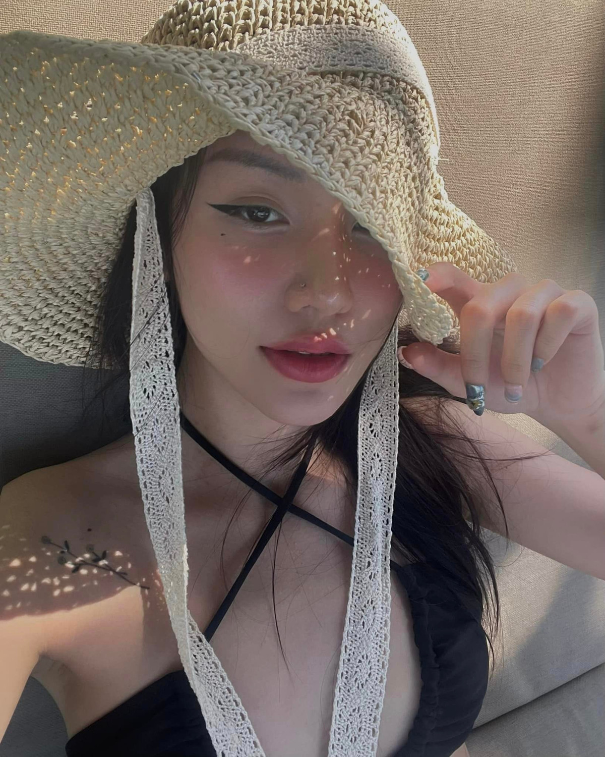 Trong các bản ghi được Saabirose đăng tải có nhiều bản hit ấn tượng, được nhiều bạn trẻ biết đến như: Hot hòn họt, Anh nghĩ em tiếc sao,...