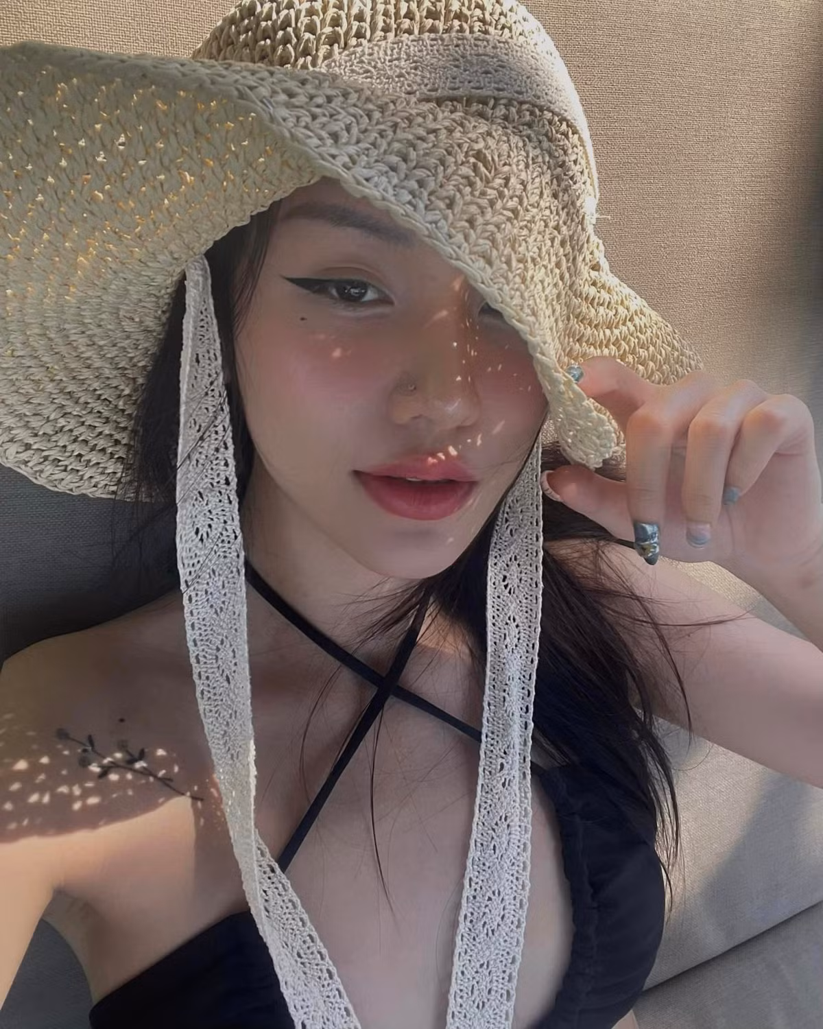 Trong các bản ghi được Saabirose đăng tải có nhiều bản hit ấn tượng, được nhiều bạn trẻ biết đến như: Hot hòn họt, Anh nghĩ em tiếc sao,...