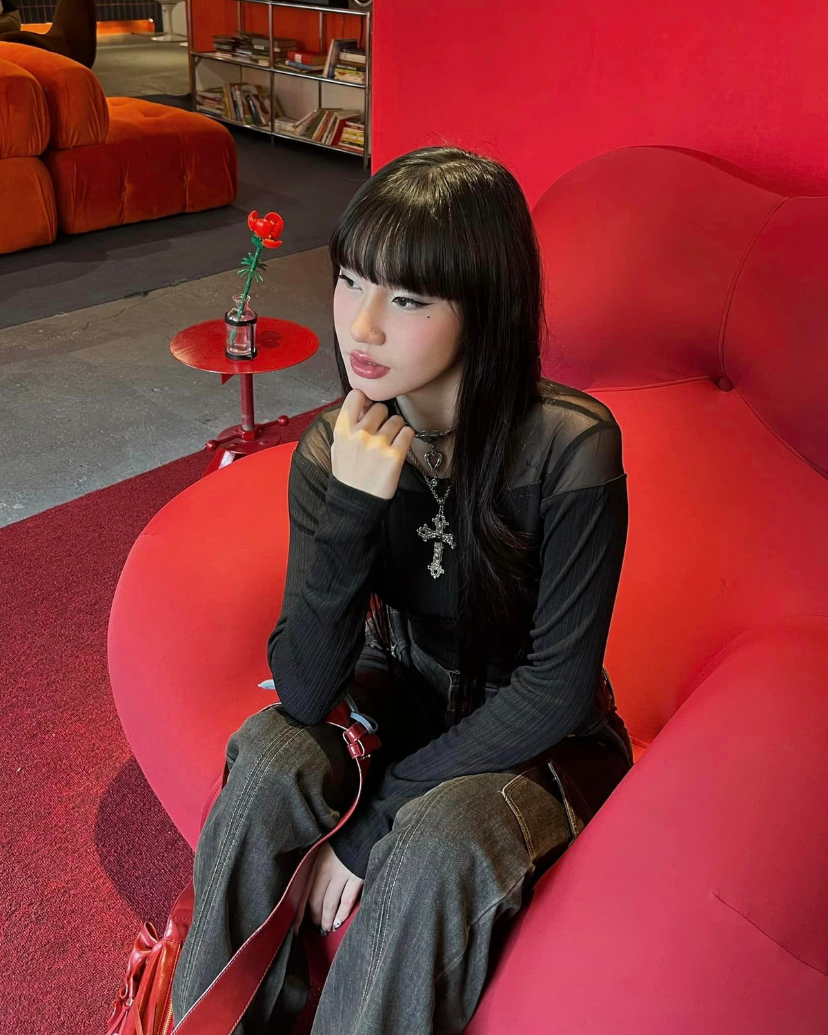 Đặc biệt là vòng eo thon, lộ rõ rãnh bụng giúp nữ rapper đến từ Huế nổi bật trong các thiết kế áo croptop, bikini.