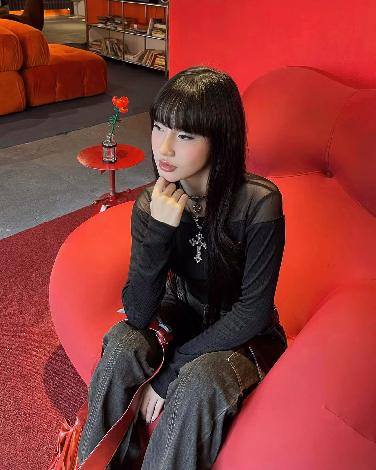 Đặc biệt là vòng eo thon, lộ rõ rãnh bụng giúp nữ rapper đến từ Huế nổi bật trong các thiết kế áo croptop, bikini.