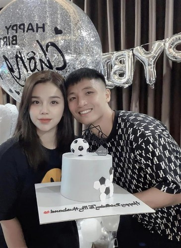 Cặp đôi đã có hai con, là hai công chúa nhỏ vô cùng đáng yêu có biệt danh Sushi và Mochi.