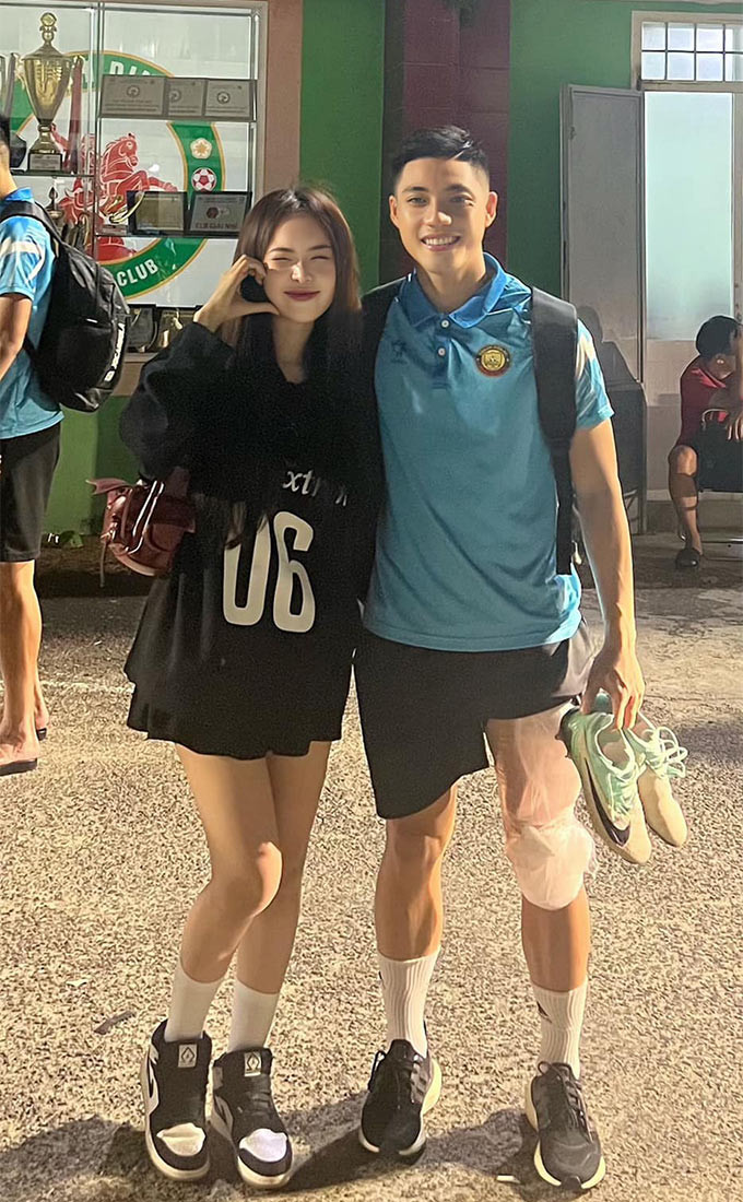 Được biết Lâm Ti Phông và vợ quen nhau qua mạng xã hội, hẹn hò 8 năm và quyết định về chung một nhà.