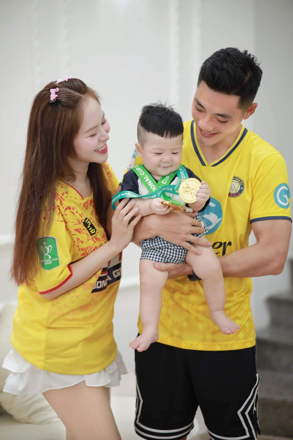 Trà My sở hữu khuôn mặt xinh xắn cùng làn da trắng nõn nà.