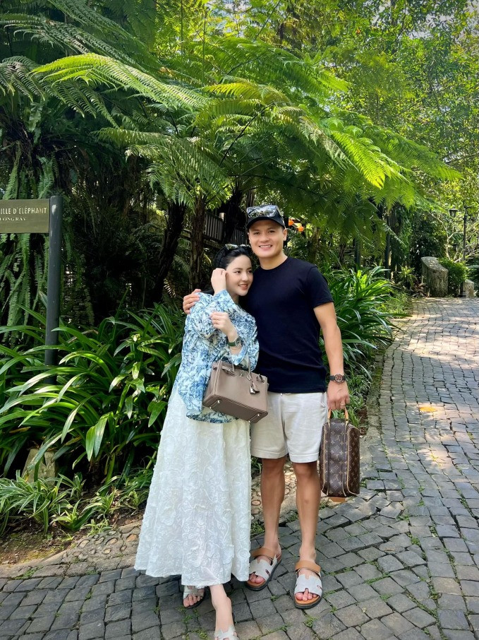 Những lùm xùm liên tục đến khiến cái tên Chu Thanh Huyền trở thành tâm điểm bàn tán trên mạng xã hội.