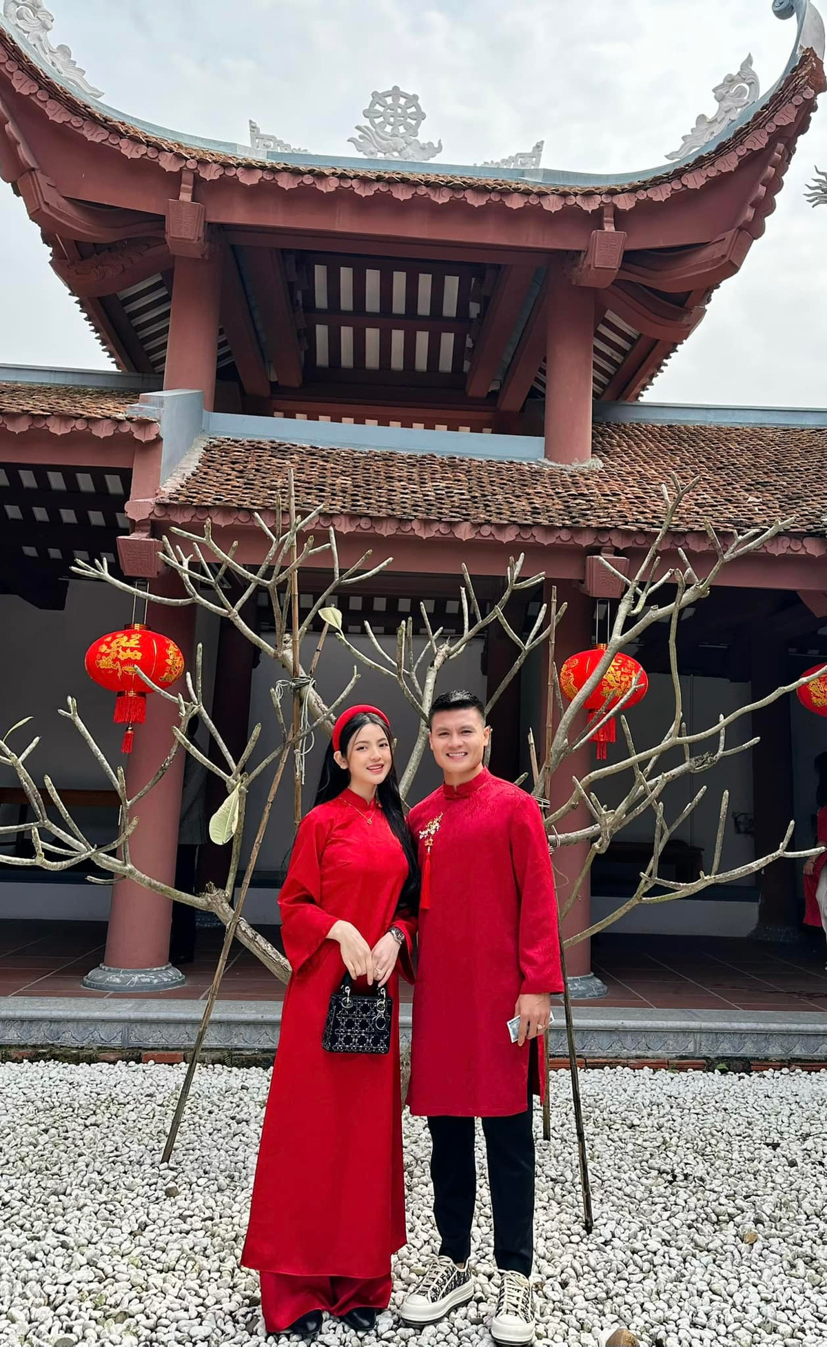 Ngay cả thời điểm hẹn hò và cưới Chu Thanh Huyền đến nay Quang Hải vẫn để trạng thái này trên trang cá nhân của mình. Vì vậy, việc Quang Hải để nhầm độc thân, hay có hành động đáng chú ý giữa ồn ào như dân tình suy đoán là không có.