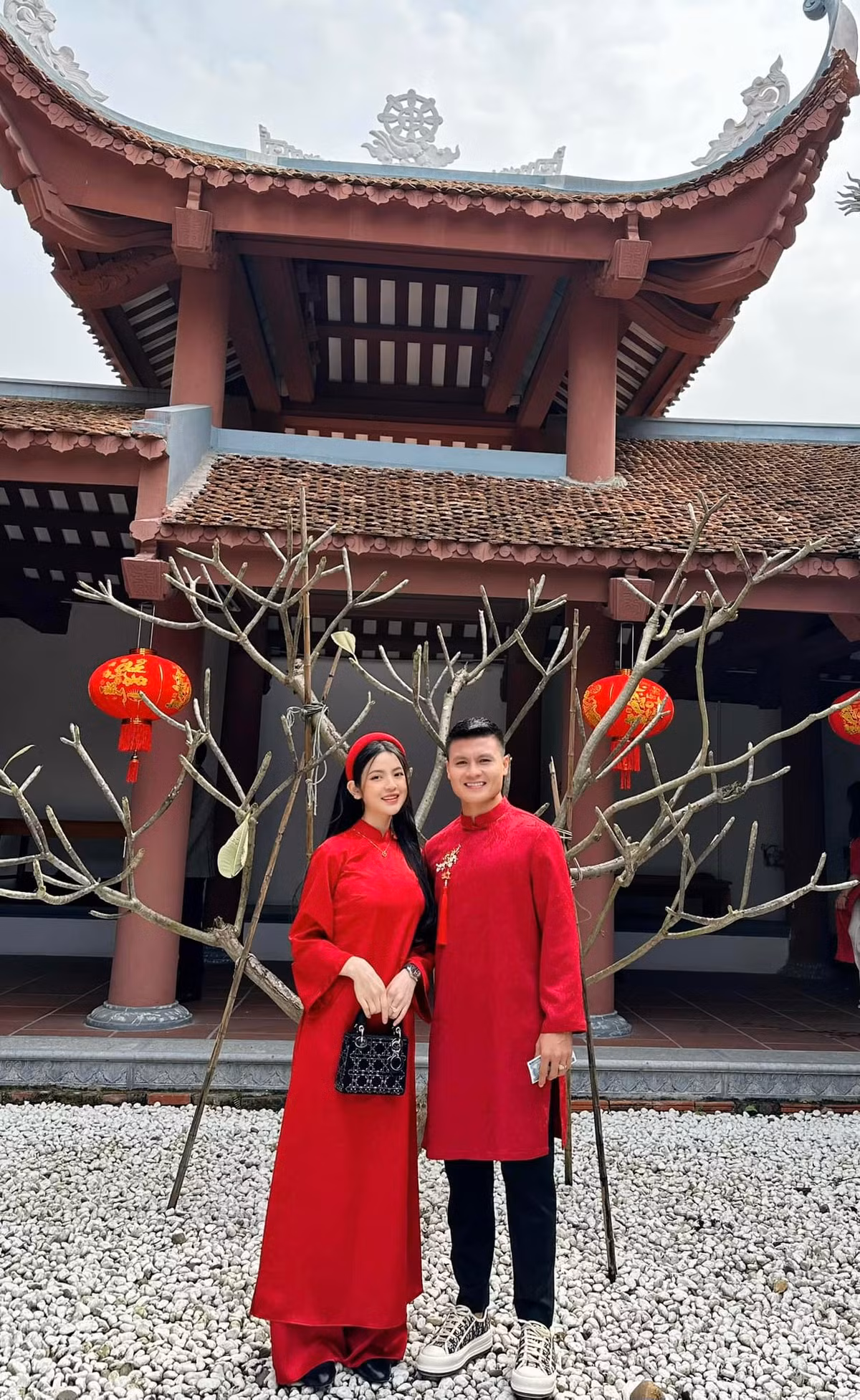 Ngay cả thời điểm hẹn hò và cưới Chu Thanh Huyền đến nay Quang Hải vẫn để trạng thái này trên trang cá nhân của mình. Vì vậy, việc Quang Hải để nhầm độc thân, hay có hành động đáng chú ý giữa ồn ào như dân tình suy đoán là không có.