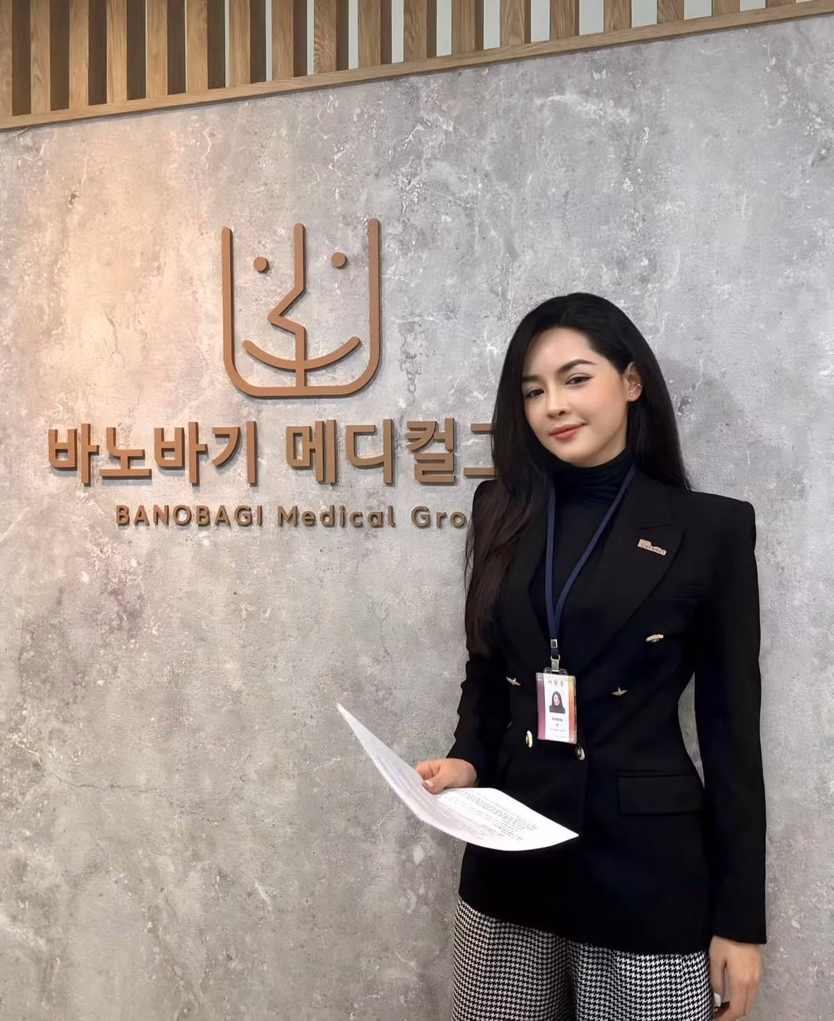 Được lựa chọn tham gia một chương trình truyền hình thực tế về "dao kéo", cô gái quê Nam Định giờ đây có cuộc sống tốt hơn, thậm chí còn được nhiều người ví von là "siêu phẩm thẩm mỹ dao kéo".