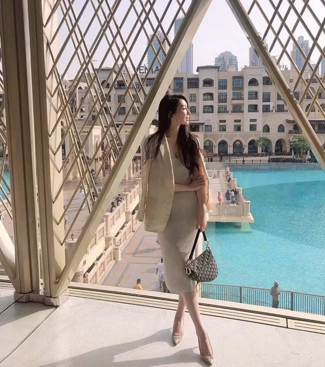 Cũng chính vì lợi nhuận gấp 10 lần từ công việc livestream quảng cáo, Jung So Ra đã từ bỏ công việc tiếp viên hàng không.