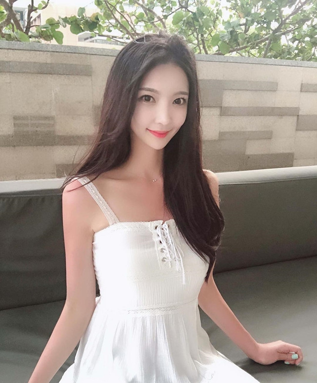 Cùng ngắm nhìn hình ảnh của cựu nữ tiếp viên hàng không đẹp nhất Hàn Quốc đã bỏ nghề để sang làm streamer.