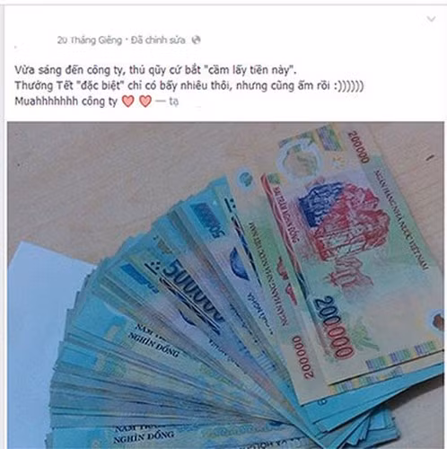 Trước Tết vài ngày, trên mạng xã hội đã tràn ngập những hình ảnh, dòng status của giới trẻ khoe khoang thưởng Tết. Đặc biệt là các bạn trẻ mới đi làm luôn rất sung sướng với khoản thưởng Tết đầu tiên lên đến hàng chục triệu của mình.