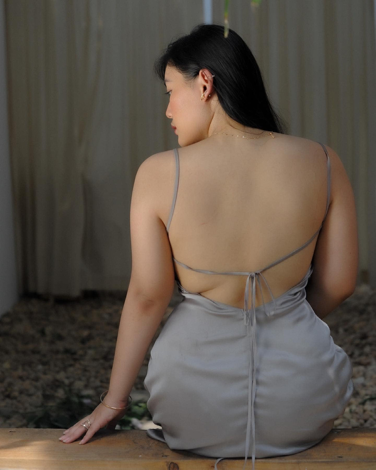 Dù sở hữu hình thể hơn 70kg nhưng Khánh Huyền tự tin diện những bộ váy bodycon, đồ bơi cắt xẻ táo bạo.