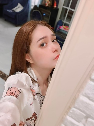 Chính vì màn chơi lớn nói trên nên dân mạng đang rất hóng chờ ngày bất động sản của vợ chồng Di Băng hoàn thiện.